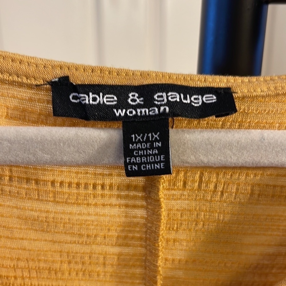 Cable & Gauge Yellow Bell Sleeves Flowy Top. D3/A - Picture 4 of 5